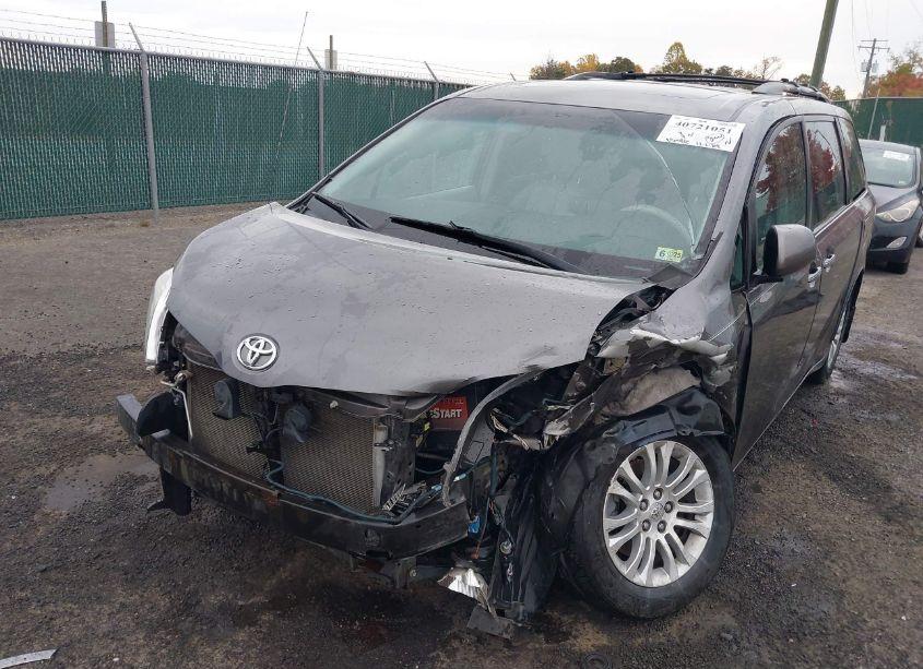 Photo 6 of 2013 Toyota Sienna XLE V6 8 PASSENGER (VIN 5TDYK3DC8DS373258)