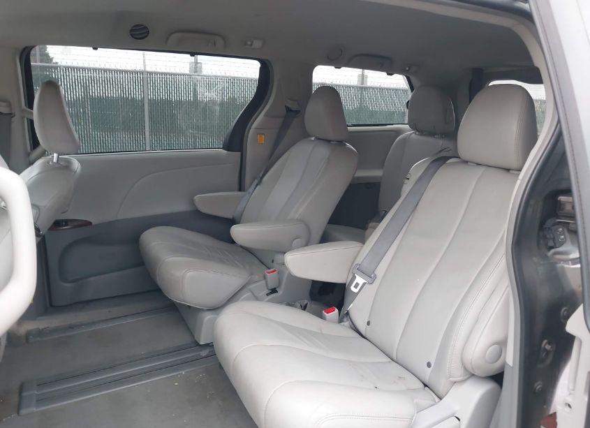 Photo 8 of 2013 Toyota Sienna XLE V6 8 PASSENGER (VIN 5TDYK3DC8DS373258)