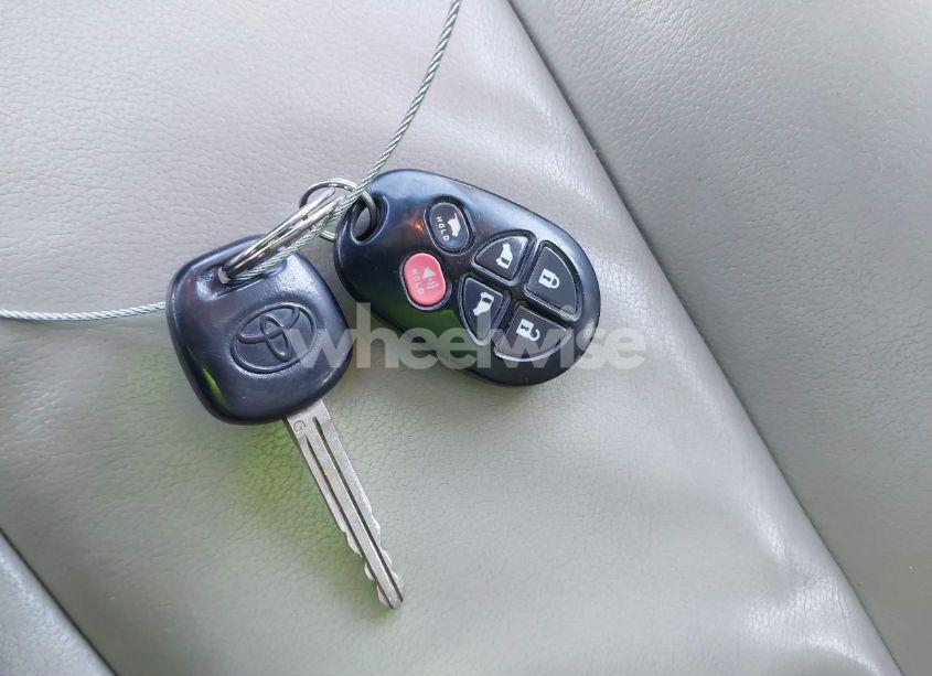 Photo 11 of 2013 Toyota Sienna XLE V6 8 PASSENGER (VIN 5TDYK3DC8DS375124)