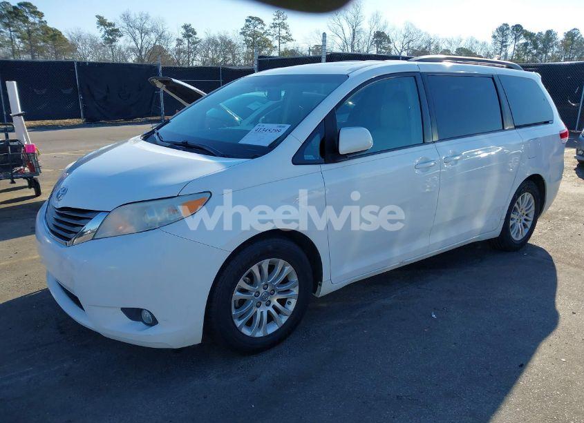 Photo 2 of 2013 Toyota Sienna XLE V6 8 PASSENGER (VIN 5TDYK3DC8DS375124)