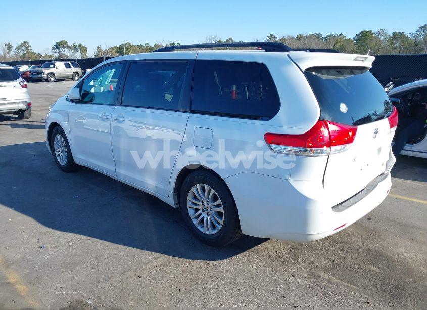 Photo 3 of 2013 Toyota Sienna XLE V6 8 PASSENGER (VIN 5TDYK3DC8DS375124)