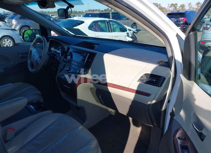 Photo 5 of 2013 Toyota Sienna XLE V6 8 PASSENGER (VIN 5TDYK3DC8DS375124)