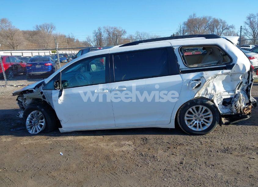 Photo 15 of 2013 Toyota Sienna XLE V6 8 PASSENGER (VIN 5TDYK3DC8DS402418)