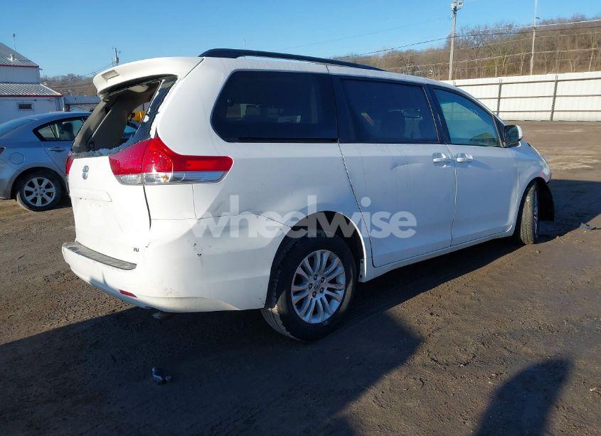 Photo 4 of 2013 Toyota Sienna XLE V6 8 PASSENGER (VIN 5TDYK3DC8DS402418)