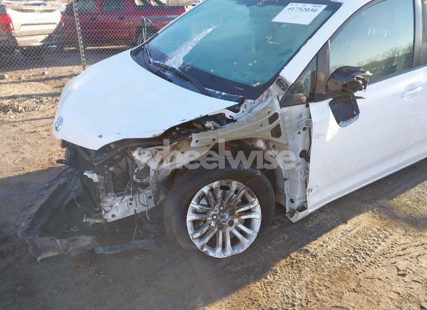 Photo 6 of 2013 Toyota Sienna XLE V6 8 PASSENGER (VIN 5TDYK3DC8DS402418)