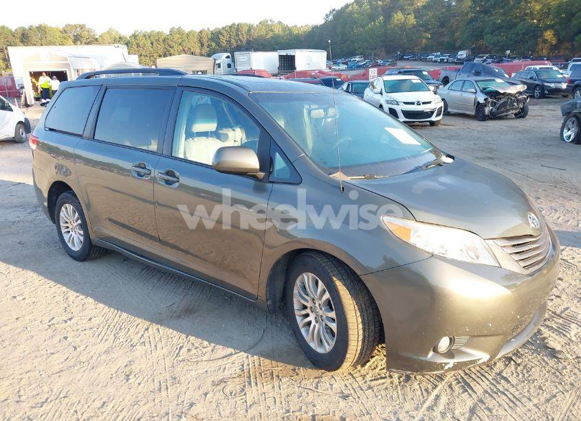 2014 Toyota Sienna XLE V6 8 PASSENGER (VIN 5TDYK3DC8ES429538) main photo