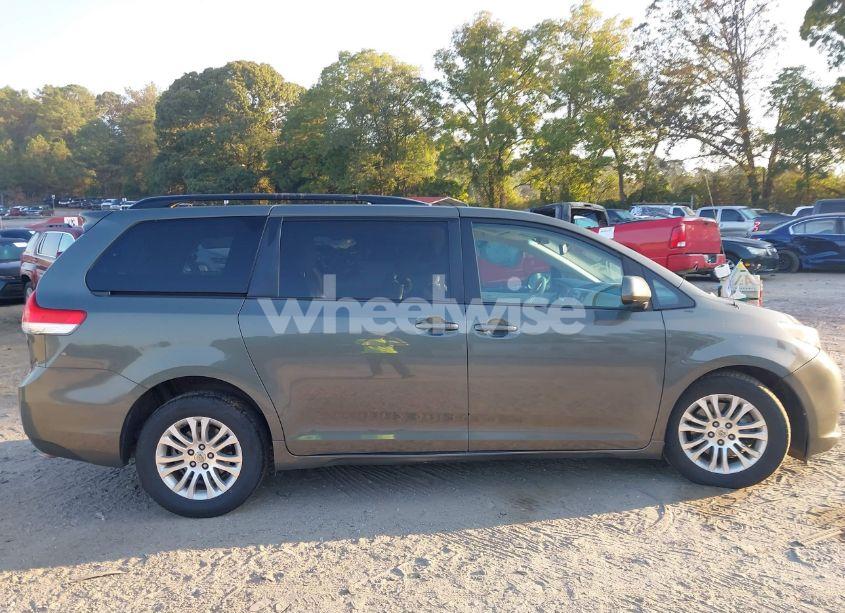 Photo 13 of 2014 Toyota Sienna XLE V6 8 PASSENGER (VIN 5TDYK3DC8ES429538)