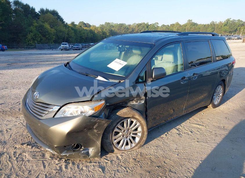 Photo 2 of 2014 Toyota Sienna XLE V6 8 PASSENGER (VIN 5TDYK3DC8ES429538)