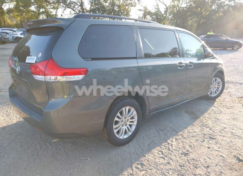 Photo 4 of 2014 Toyota Sienna XLE V6 8 PASSENGER (VIN 5TDYK3DC8ES429538)