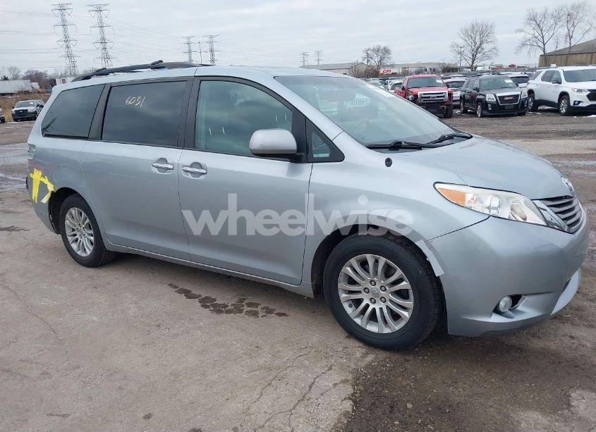 2014 Toyota Sienna XLE/LIMITED (VIN 5TDYK3DC8ES434495) main photo