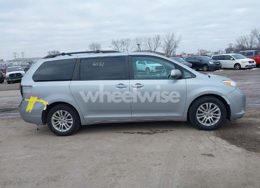 Photo 13 of 2014 Toyota Sienna XLE/LIMITED (VIN 5TDYK3DC8ES434495)