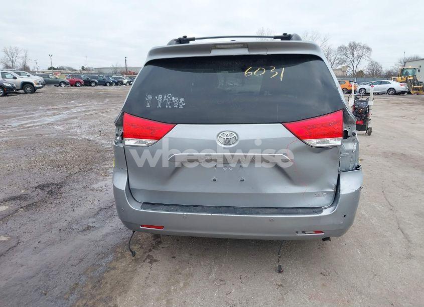 Photo 16 of 2014 Toyota Sienna XLE/LIMITED (VIN 5TDYK3DC8ES434495)