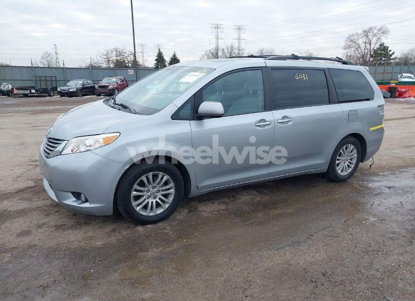 Photo 2 of 2014 Toyota Sienna XLE/LIMITED (VIN 5TDYK3DC8ES434495)