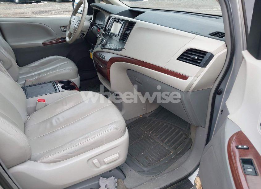 Photo 5 of 2014 Toyota Sienna XLE/LIMITED (VIN 5TDYK3DC8ES434495)