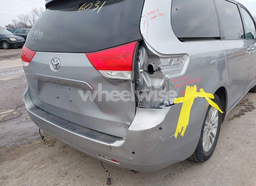 Photo 6 of 2014 Toyota Sienna XLE/LIMITED (VIN 5TDYK3DC8ES434495)