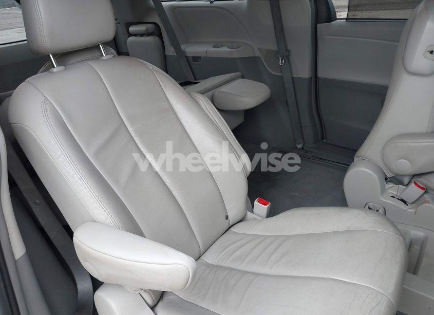 Photo 8 of 2014 Toyota Sienna XLE/LIMITED (VIN 5TDYK3DC8ES434495)