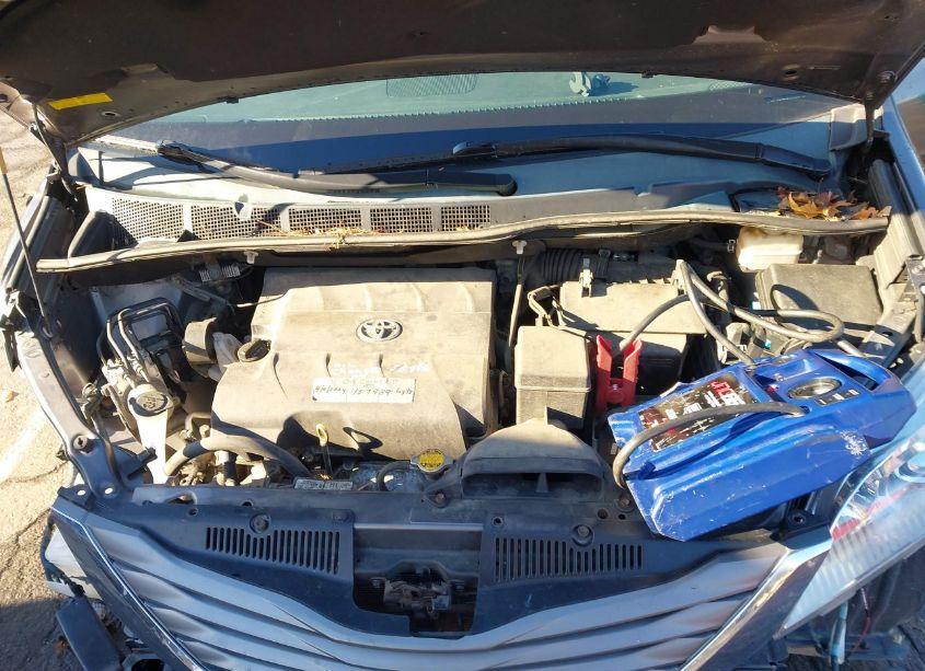 Photo 10 of 2014 Toyota Sienna XLE/LIMITED (VIN 5TDYK3DC8ES441592)