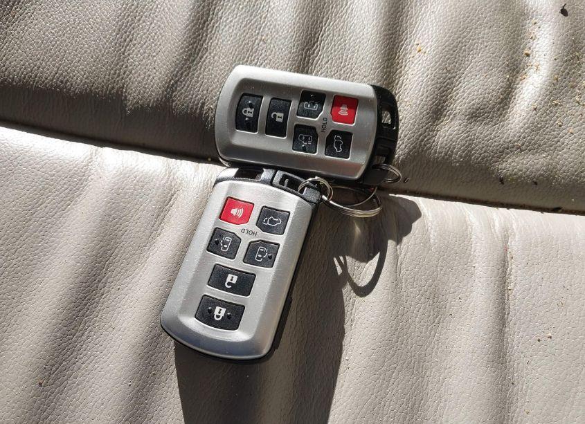 Photo 11 of 2014 Toyota Sienna XLE/LIMITED (VIN 5TDYK3DC8ES441592)