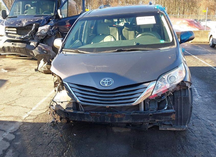 Photo 13 of 2014 Toyota Sienna XLE/LIMITED (VIN 5TDYK3DC8ES441592)