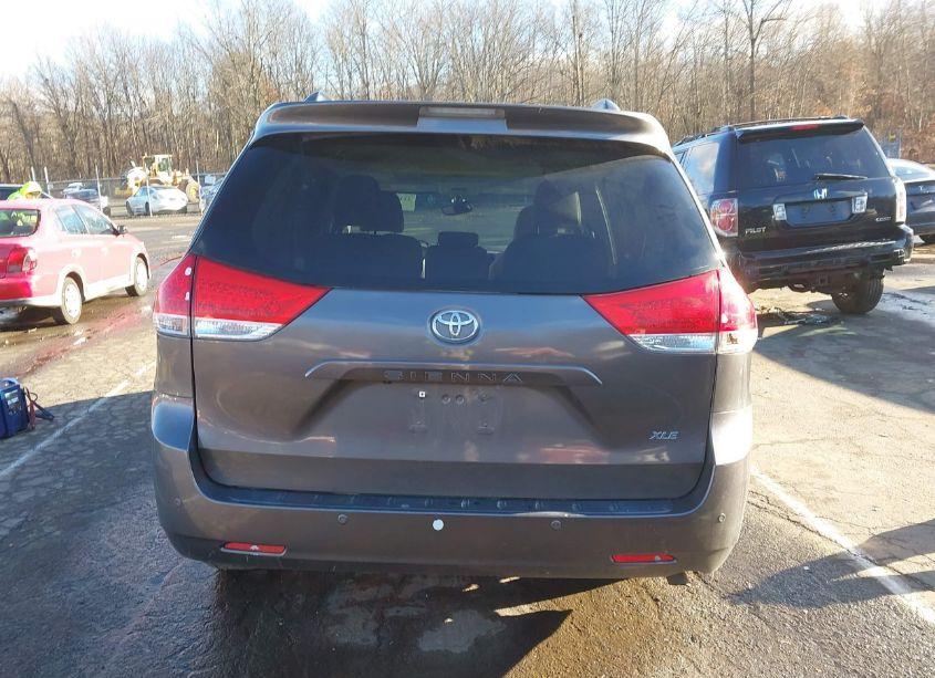Photo 17 of 2014 Toyota Sienna XLE/LIMITED (VIN 5TDYK3DC8ES441592)
