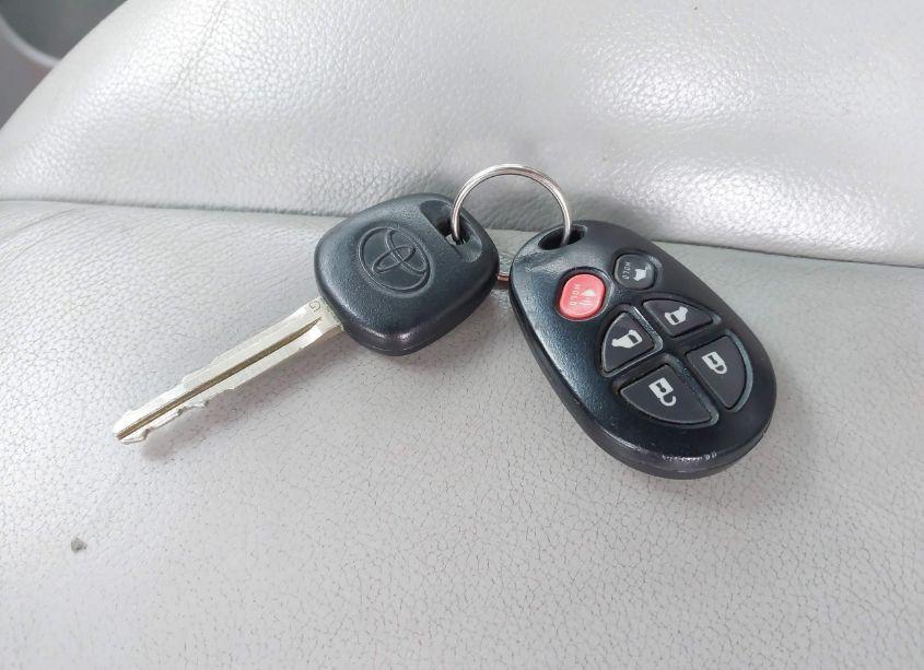 Photo 11 of 2014 Toyota Sienna XLE V6 8 PASSENGER (VIN 5TDYK3DC8ES442872)