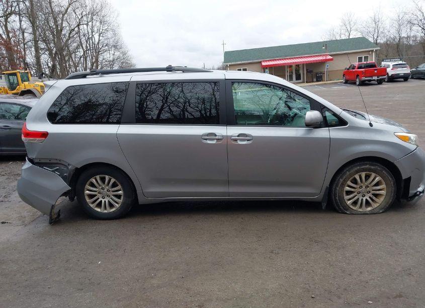 Photo 13 of 2014 Toyota Sienna XLE V6 8 PASSENGER (VIN 5TDYK3DC8ES442872)