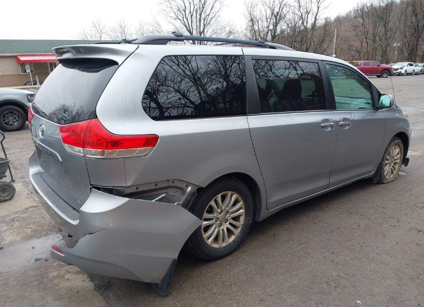 Photo 4 of 2014 Toyota Sienna XLE V6 8 PASSENGER (VIN 5TDYK3DC8ES442872)