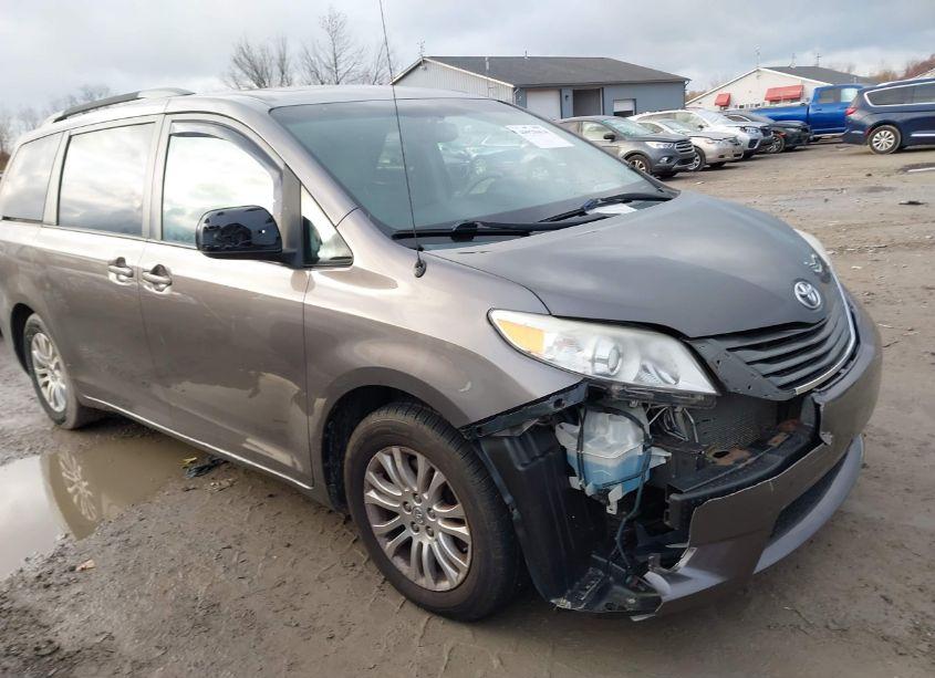 2014 Toyota Sienna XLE V6 8 PASSENGER (VIN 5TDYK3DC8ES459980) main photo