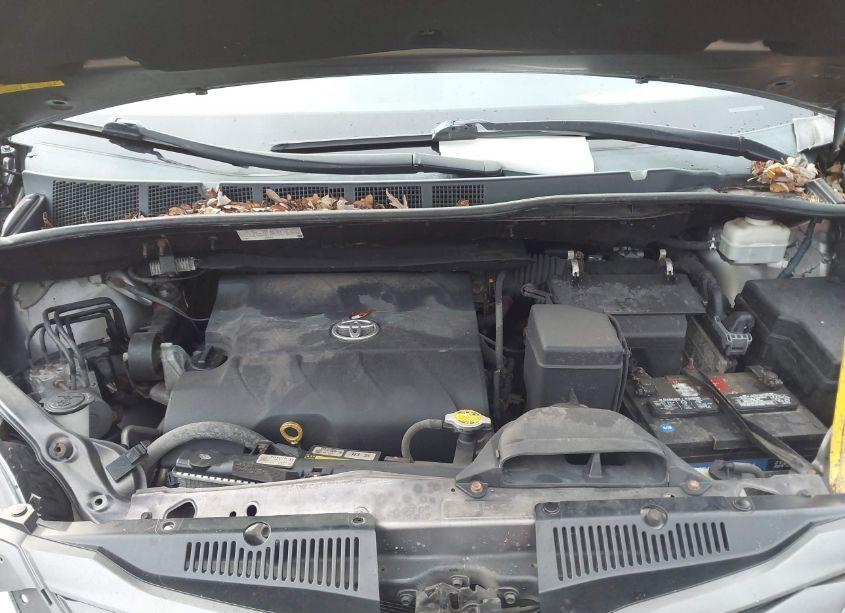 Photo 10 of 2014 Toyota Sienna XLE V6 8 PASSENGER (VIN 5TDYK3DC8ES459980)