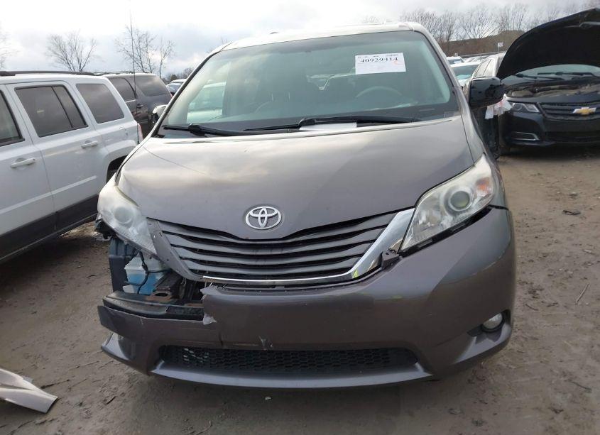 Photo 13 of 2014 Toyota Sienna XLE V6 8 PASSENGER (VIN 5TDYK3DC8ES459980)