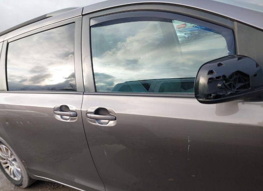 Photo 14 of 2014 Toyota Sienna XLE V6 8 PASSENGER (VIN 5TDYK3DC8ES459980)