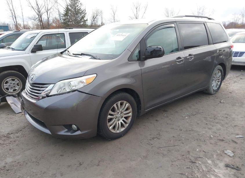 Photo 2 of 2014 Toyota Sienna XLE V6 8 PASSENGER (VIN 5TDYK3DC8ES459980)