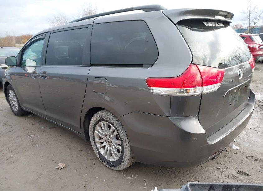 Photo 3 of 2014 Toyota Sienna XLE V6 8 PASSENGER (VIN 5TDYK3DC8ES459980)