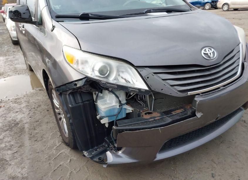 Photo 6 of 2014 Toyota Sienna XLE V6 8 PASSENGER (VIN 5TDYK3DC8ES459980)