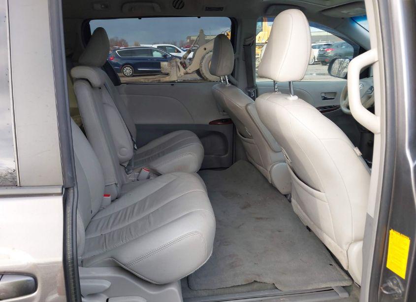 Photo 8 of 2014 Toyota Sienna XLE V6 8 PASSENGER (VIN 5TDYK3DC8ES459980)