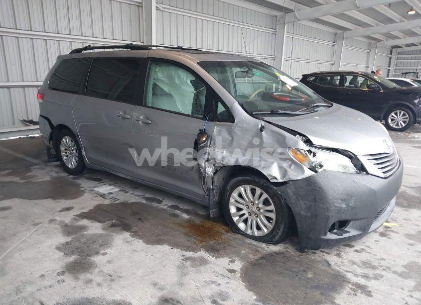 2014 Toyota Sienna XLE/LIMITED (VIN 5TDYK3DC8ES480098) main photo