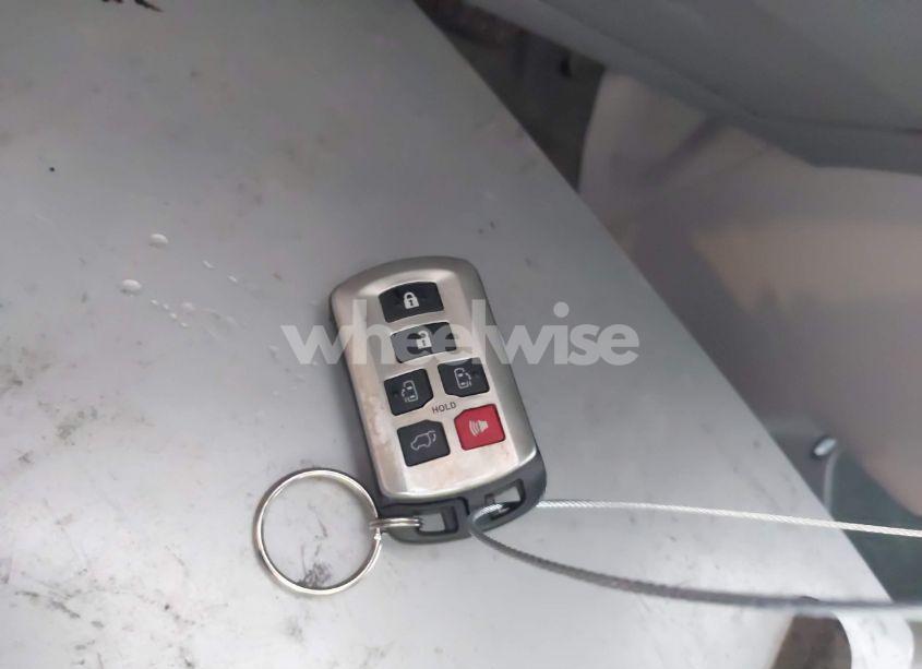 Photo 11 of 2014 Toyota Sienna XLE/LIMITED (VIN 5TDYK3DC8ES480098)
