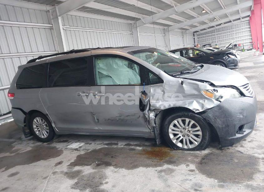 Photo 13 of 2014 Toyota Sienna XLE/LIMITED (VIN 5TDYK3DC8ES480098)