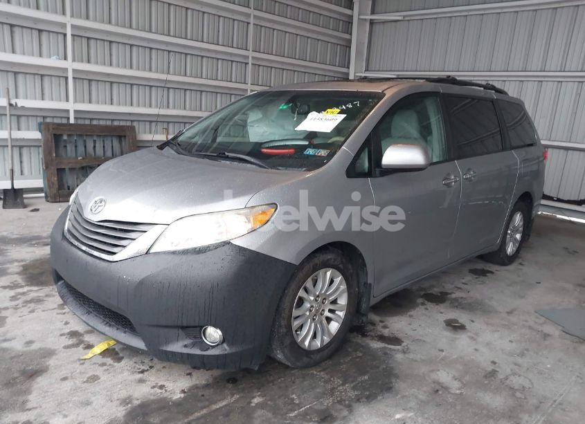 Photo 2 of 2014 Toyota Sienna XLE/LIMITED (VIN 5TDYK3DC8ES480098)