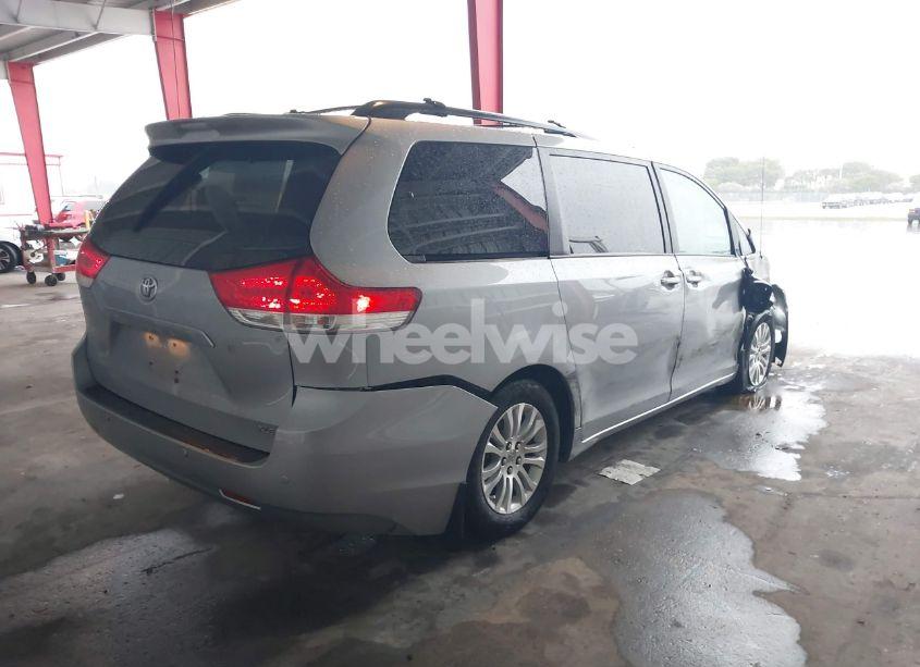 Photo 4 of 2014 Toyota Sienna XLE/LIMITED (VIN 5TDYK3DC8ES480098)