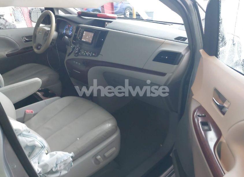 Photo 5 of 2014 Toyota Sienna XLE/LIMITED (VIN 5TDYK3DC8ES480098)