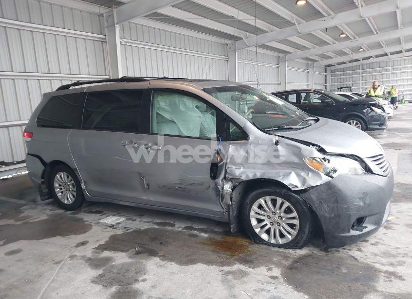 Photo 6 of 2014 Toyota Sienna XLE/LIMITED (VIN 5TDYK3DC8ES480098)