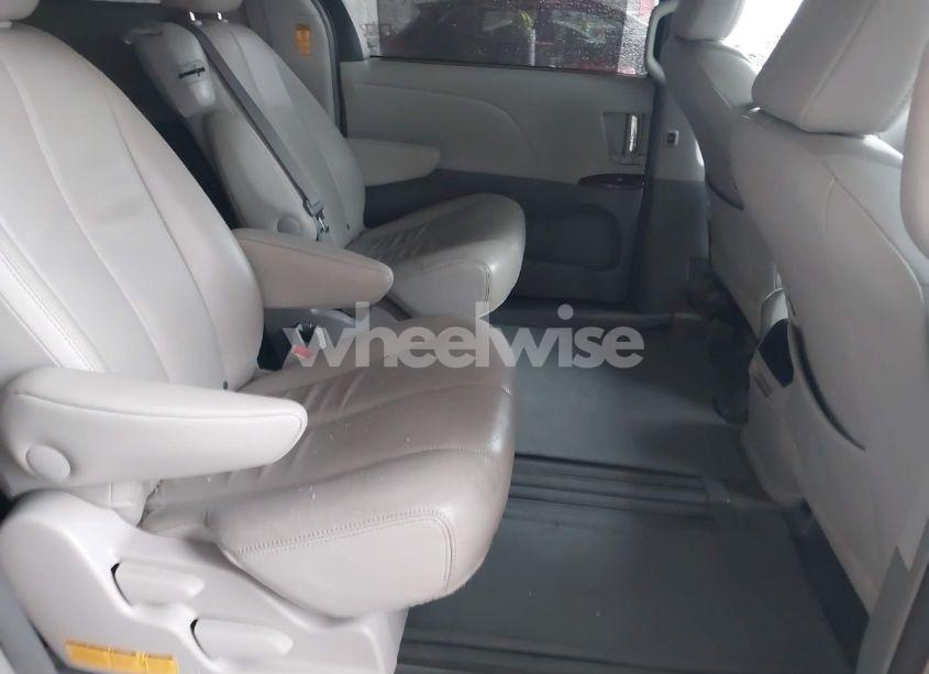 Photo 8 of 2014 Toyota Sienna XLE/LIMITED (VIN 5TDYK3DC8ES480098)