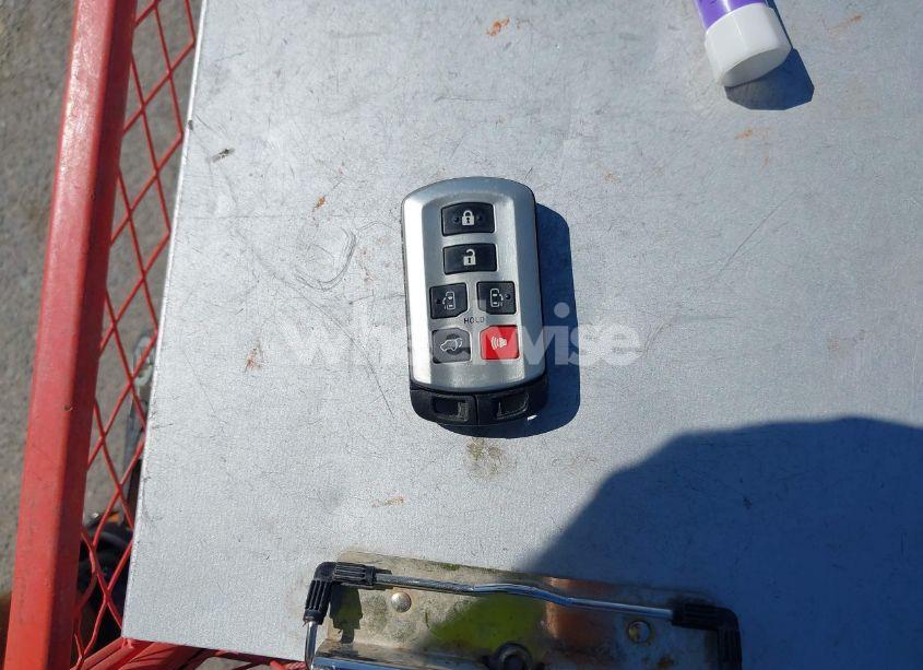 Photo 11 of 2015 Toyota Sienna XLE PREMIUM 8 PASSENGER (VIN 5TDYK3DC8FS533898)