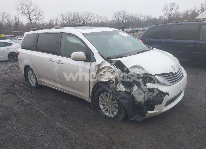 2015 Toyota Sienna XLE/LIMITED (VIN 5TDYK3DC8FS537028) main photo