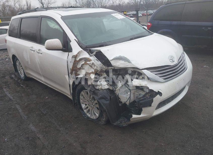 Photo 6 of 2015 Toyota Sienna XLE/LIMITED (VIN 5TDYK3DC8FS537028)