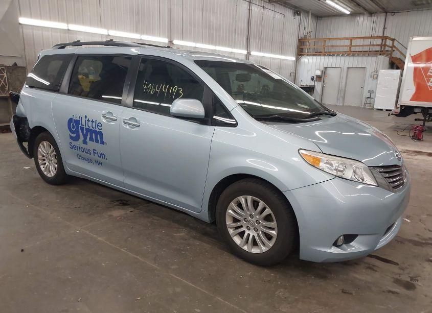 2015 Toyota Sienna XLE/LIMITED (VIN 5TDYK3DC8FS546960) main photo