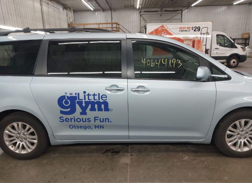 Photo 14 of 2015 Toyota Sienna XLE/LIMITED (VIN 5TDYK3DC8FS546960)