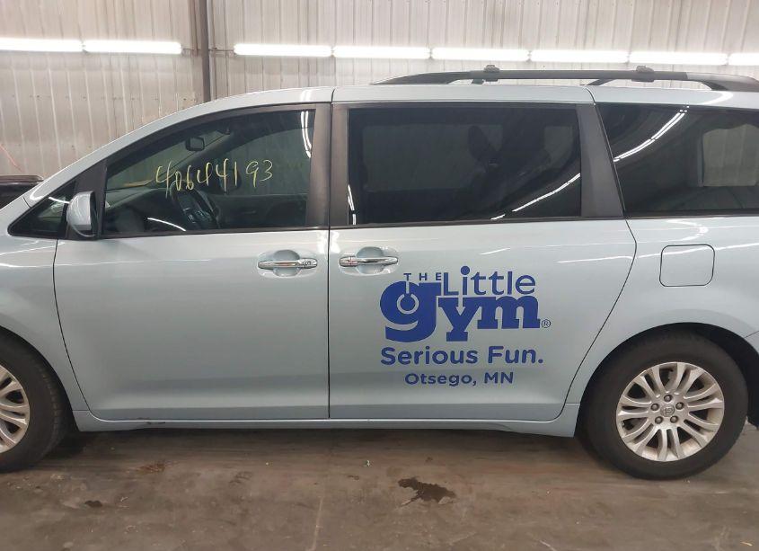 Photo 15 of 2015 Toyota Sienna XLE/LIMITED (VIN 5TDYK3DC8FS546960)