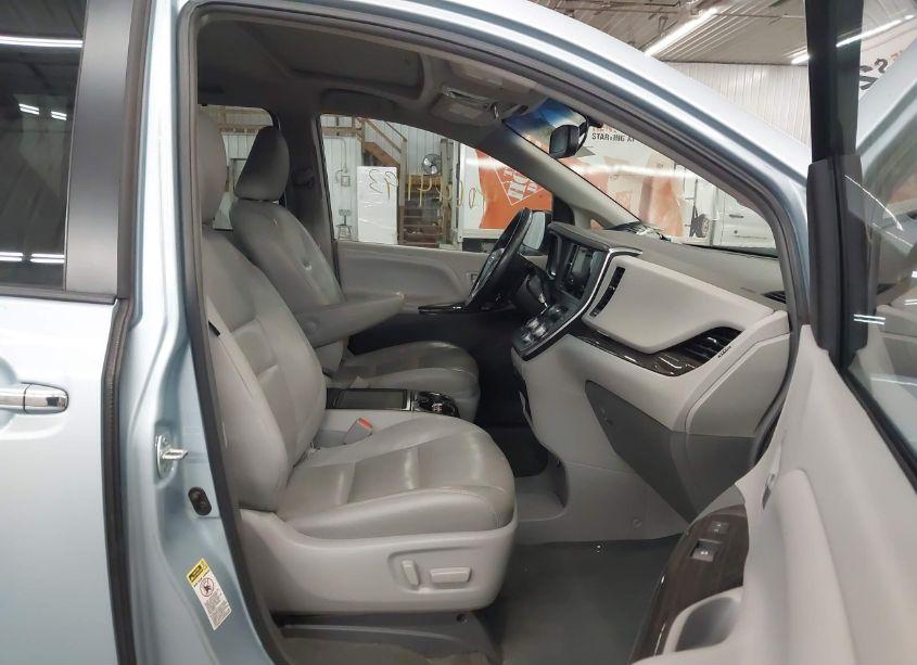 Photo 5 of 2015 Toyota Sienna XLE/LIMITED (VIN 5TDYK3DC8FS546960)